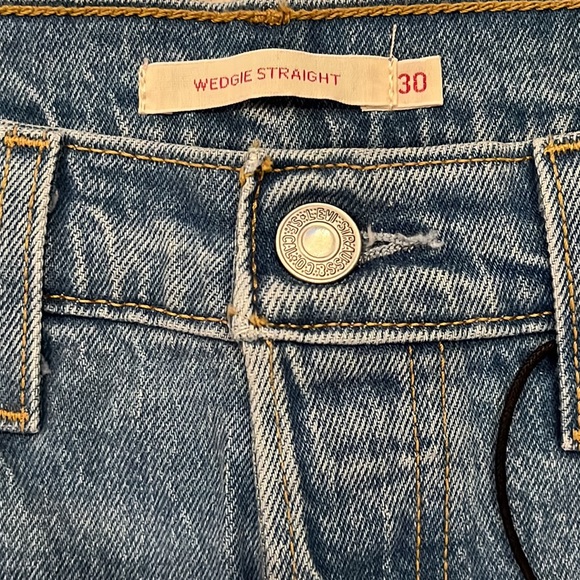 Levi’s Wedgie Straight Leg Jeans in 30 x 26 - Picture 9 of 16